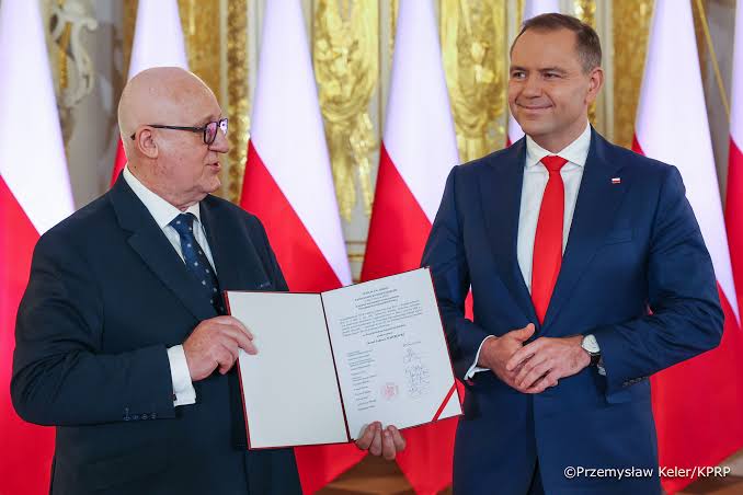 Napięcie narasta, gdy Sąd Najwyższy ogłasza termin ponownego przeliczenia głosów i odbiera Karolowi Nawrockiemu zaświadczenie o zwycięstwie wyborczym po ujawnieniu nagrań z nieprawidłowościami wyborczymi