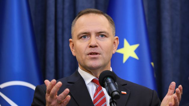 PRZEŁOMOWE: Prezydent Polski Nawrocki ZAWIESZONY przez Sąd Najwyższy – Bezpośredni rozkaz Trumpa wywołuje całkowity upadek wyborów! (Rzekomo)