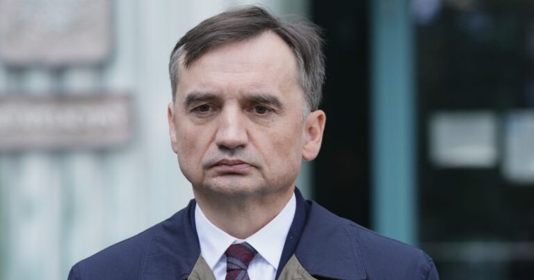 Pilne wiadomości!! – Szokujące zwroty akcji, Węgry odchodzą od Ziobry – azyl cofnięty po uprzednim przyznaniu ochrony! UCIEKAŁY Status byłego ministra upada!