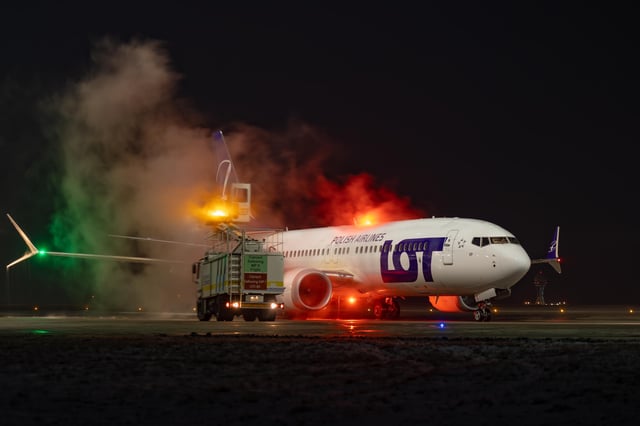 Samolot narodowego przewoźnika LOT Polish Airlines zjechał z pasa