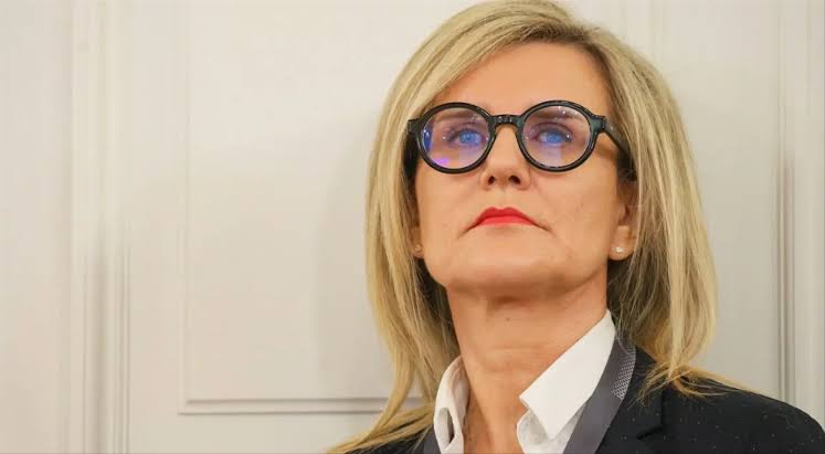 BOMBA! Nagrania z monitoringu RZEKOMO przekazane przez Ewę Wrzosek mają pokazywać szefa PKW przy podmianie urn wyborczych o 2:00 w nocy — przewaga Trzaskowskiego WYMAZANA?