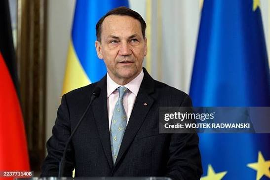 „Sikorski atakuje rosyjskie trolle atakujące polski SAFE!”