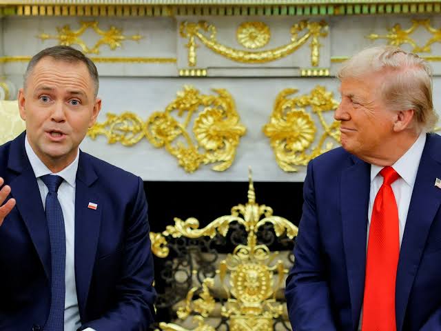 Trump zawodzi: nakazuje polskiemu Sądowi Najwyższemu zajęcie zeznań prezydenta Polski, trwa zamach wyborczy.