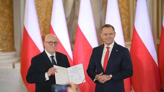 SZOK W UE: Prezydent Nawrocki aresztowany za masowe fałszerstwa wyborcze – certyfikat COFNIĘTY, a Marcinak staje przed zarzutami zdrady przed Sądem Najwyższym. BOMBA!!