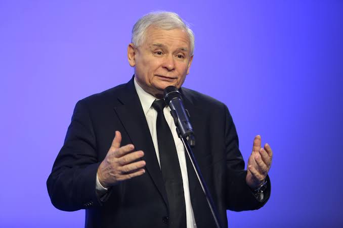 Jarosław Kaczyński przekazuje prokuraturze dowody fałszerstw w wyborach prezydenckich, a Sąd Najwyższy ma pozbawić Karola Nawrockiego urzędu prezydenta