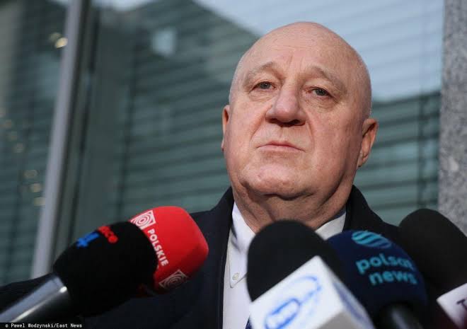 Szokujące starcie: Donald Trump rzekomo blokuje wniosek o azyl polskiego sędziego wśród wybuchowych reperkusji.