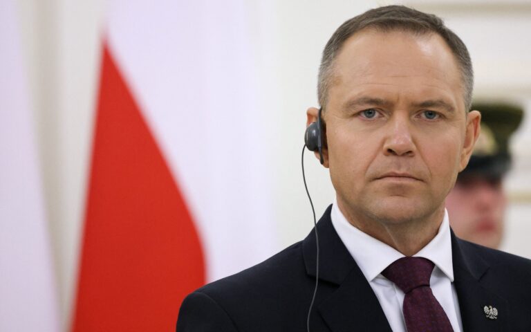 BOMBSHELL: Rzekomo Sąd Najwyższy POLSKI WKRACZA Z HUKIEM – Wyrywa Zwycięstwo Wybranemu Prezydentowi, bo Wyciekły Nagrania z Monitoringu Ujawniają OGROMNY Spisek z Wrzucaniem Kart do urn!