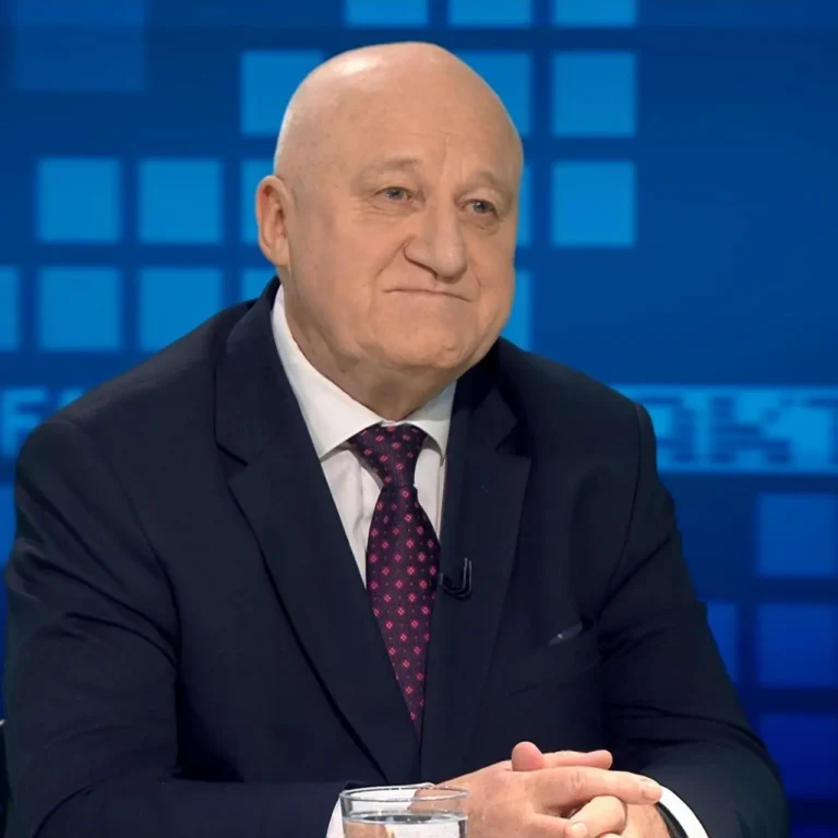 Szef Państwowej Komisji Wyborczej Slywester Marcinak załamał się i płakał w telewizji – przyznał się do przyjęcia łapówek wartych miliony, aby ukraść prezydenta Rafałowi Trzaskowskiemu. Wideo w środku