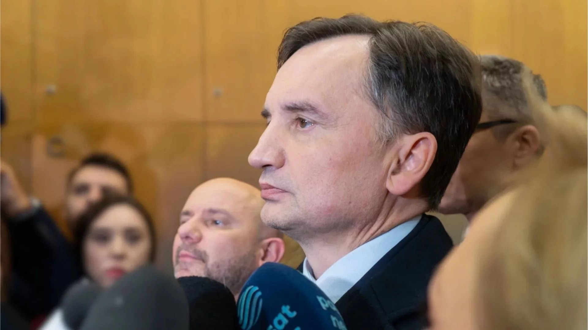 Jedno zatrzymanie, wiele nakazów: sprawa Zbigniewa Ziobry nabiera międzynarodowego wymiaru