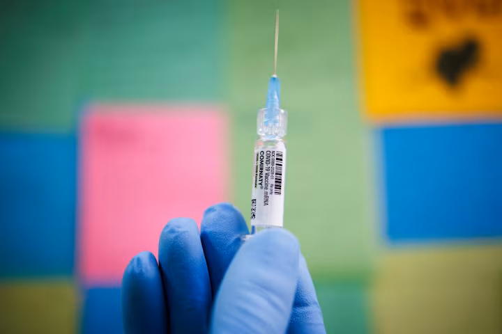 Belgijski sąd nakazuje Polsce i Rumunii zakup szczepionek Pfizer przeciw COVID-19 o wartości 2,2 miliarda dolarów.