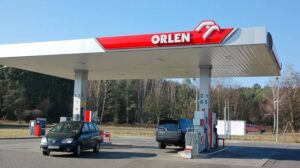 Zarzuty o łapownictwo wstrząsają PKN Orlen, a parlamentarzyści rozpoczynają dochodzenie