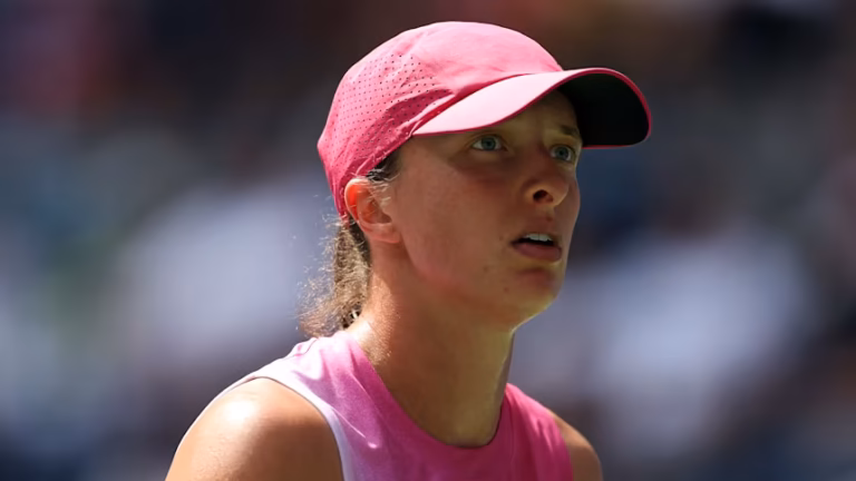 Iga Świątek ukarana za doping, „akceptuje miesięczne zawieszenie” w tenisie po nieudanym teście antydopingowym.