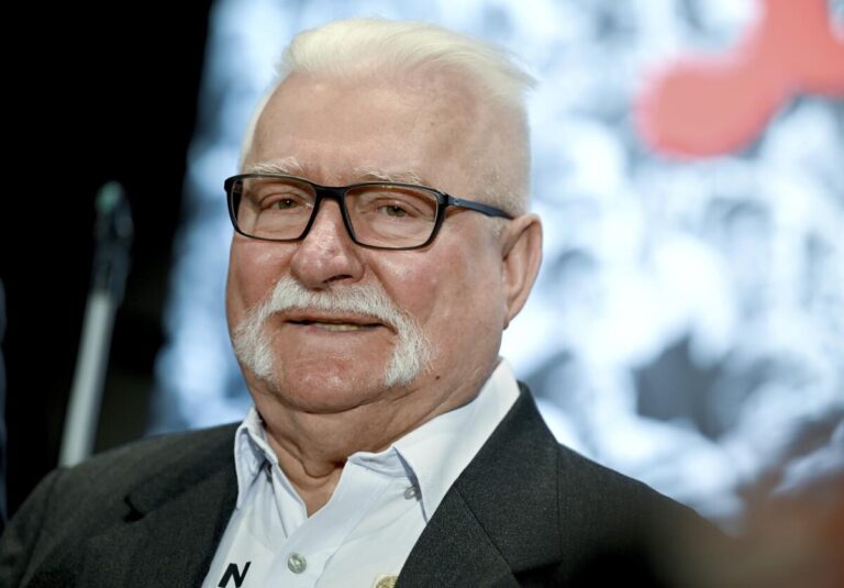 Lech Wałęsa krytykuje Karola Nawrockiego i Donalda Tuska za błędy przywódcze oraz brak jedności narodowej.