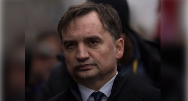 Polski polityk Zbigniew Ziobro zatrzymany i postawiony przed sądem. Zarzuty dotyczą nadużycia władzy i nieprawidłowego wykorzystania środków publicznych
