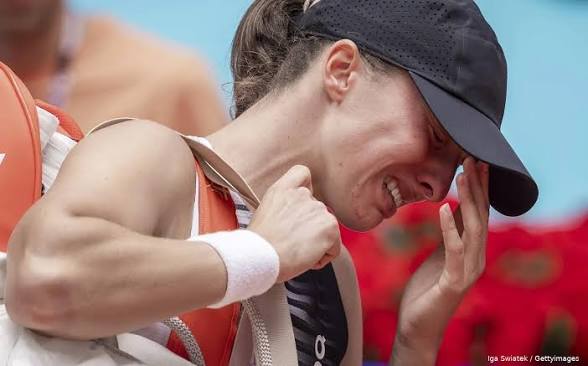 Iga Swiatek clearly distressed: Retires at Madrid Open after having vitals checked