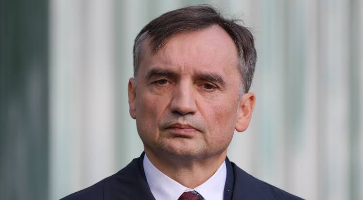 Nakaz aresztowania wydany wobec Zbigniewa Ziobry, śledztwo w Polsce się pogłębia