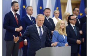Czterech polskich ministrów przesłuchiwanych w sprawie rzekomych nielegalnych działań powiązanych z Donaldem Tuskiem.