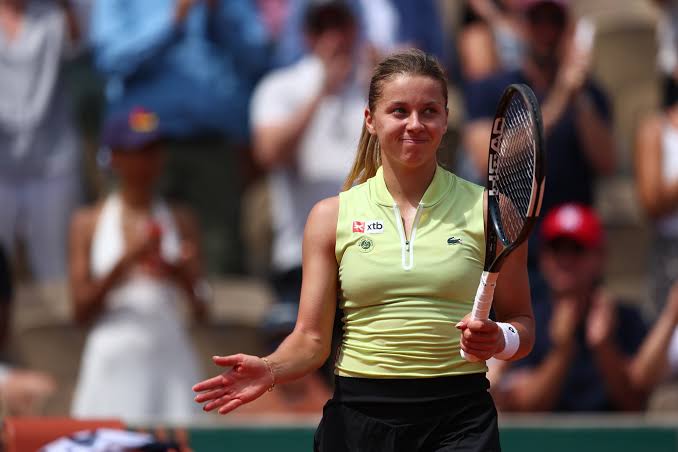 Idzie jak burza: polska outsiderka Chwalińska pokonuje Sakkari w Roland Garros