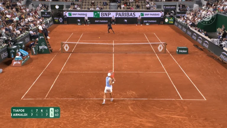Ponad pięć godzin wyczerpującej walki, zakończonej późno w nocy. Sensacja na Roland Garros stała się faktem.