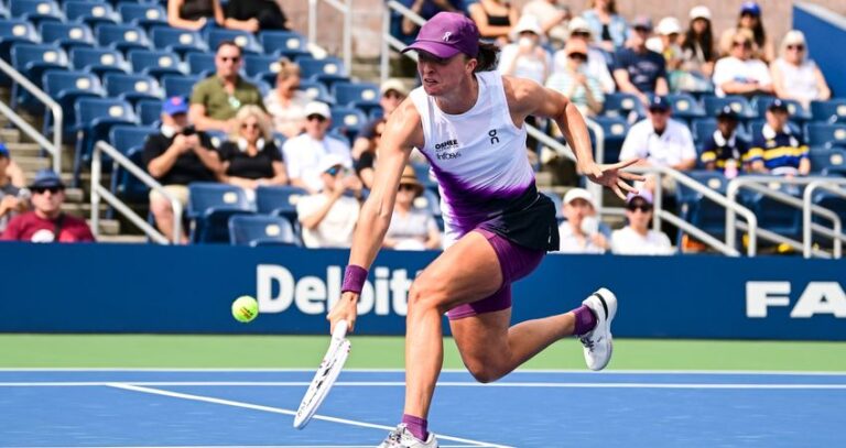 Efficient Swiatek rolls past Podoroska, into US Open third round