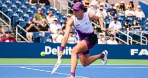 Efficient Swiatek rolls past Podoroska, into US Open third round