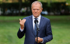 Tusk oskarżany o podwójne standardy po wyborze jego byłego ministra Macieja Berka do Trybunału Konstytucyjnego.