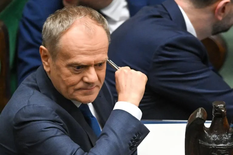 Donald Tusk pod ogromną presją, by ustąpić przed wyborami w Polsce w 2027 roku, ogłasza dwie kluczowe decyzje