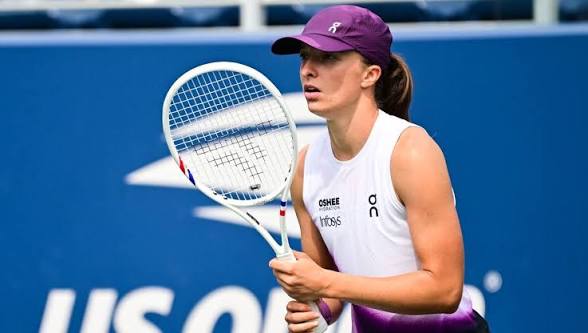 Iga Świątek kontynuuje świetną passę podczas US Open 2026, rozpoczynając turniej od zwycięstwa w pierwszej rundzie.