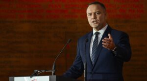 **PILNE: Prezydent Polski rozpętuje nuklearną apokalipsę wet — 37. blokada unicestwia rząd w historycznej 10-miesięcznej masakrze**