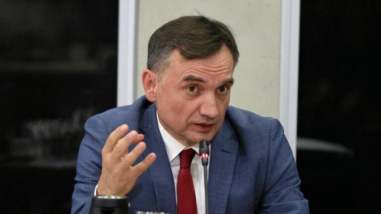 Niewiarygodny SKANDAL: Powiązania Tuska, Ziobry i PiS ujawnione! USA ogłaszają ekstradycję Ziobry do Polski — data już znana! Warszawa w panice!