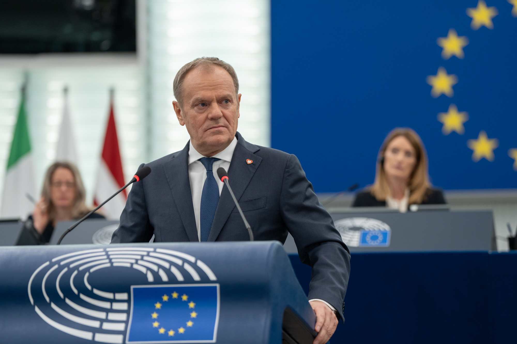 Kariera polityczna Donalda Tuska stoi w obliczu poważnego ciosu w związku z narastającą presją prawną